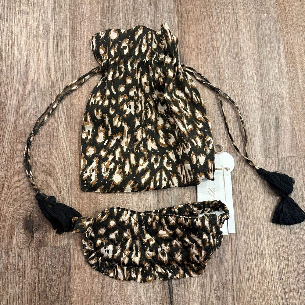 NWT Cleobella Sleep Mask And Bag Women’s One Size Neutrals Animal Print Gift